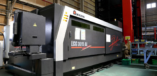 レーザー加工機 LCG3015AJ+ASHF3015G